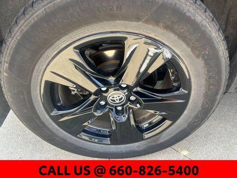 Used 2020 Toyota RAV4 XLE w/ Convenience Package AWD/4WD image 6