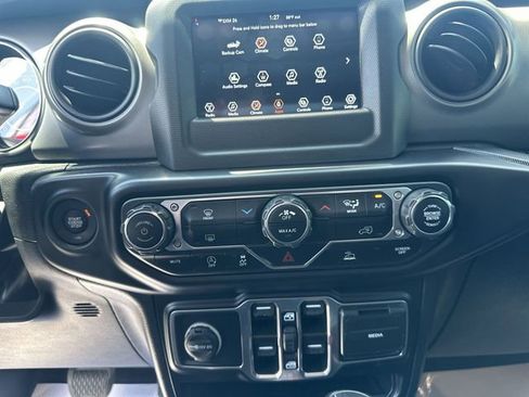 Used 2022 Jeep Gladiator Sport AWD/4WD image 18