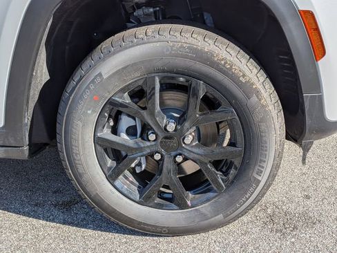 New 2026 Jeep Grand Cherokee Altitude AWD/4WD image 10