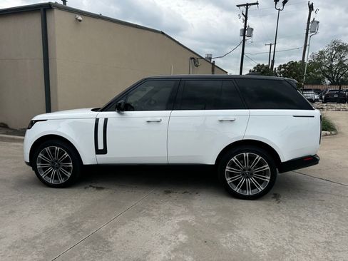 Certified 2024 Land Rover Range Rover Autobiography image 2