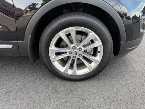 Certified 2018 Ford Explorer XLT w/ Equipment Group 202A AWD/4WD image 11