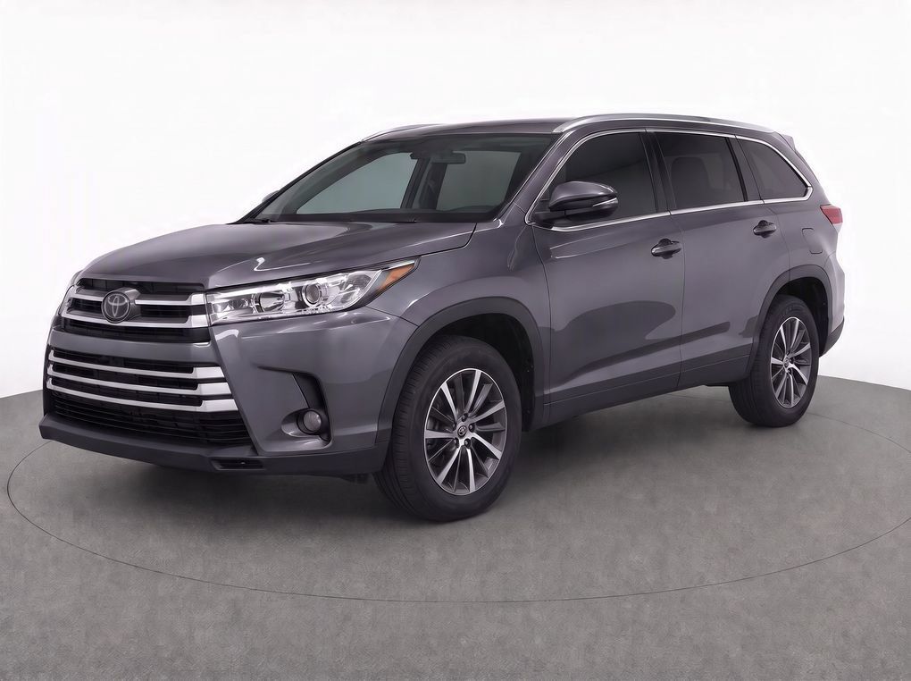 Used 2019 Toyota Highlander XLE FWD image 2