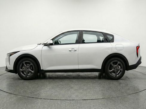 Used 2025 Kia K4 LXS image 5