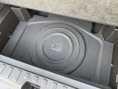 Used 2023 Chevrolet Equinox LT image 39