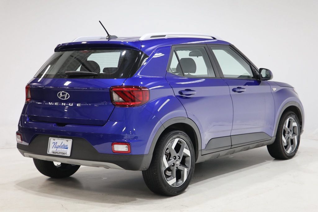Used 2025 Hyundai Venue SEL FWD image 6