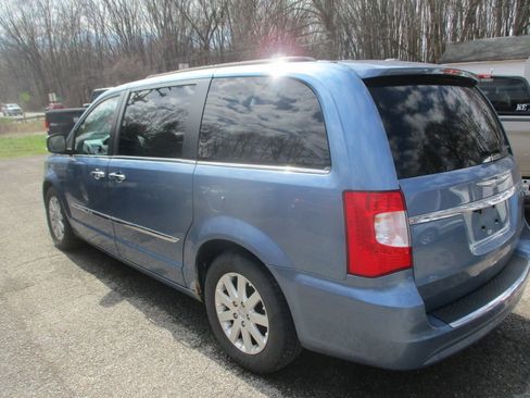 Used 2012 Chrysler Town & Country Touring-L w/ Entertainment Group #2 image 4