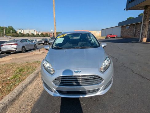 Used 2014 Ford Fiesta SE FWD image 2
