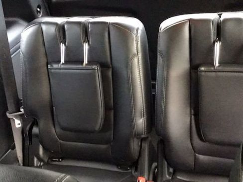 Used 2018 Ford Explorer Limited image 16