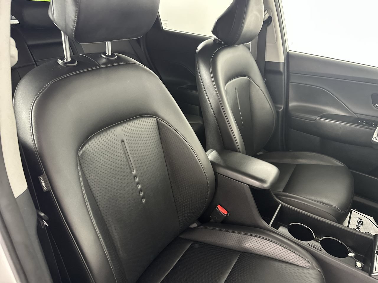 Used 2024 Hyundai Kona Limited FWD image 16