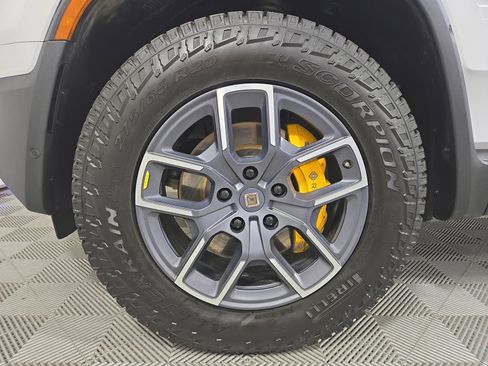 Used 2023 Rivian R1T Launch Edition image 9