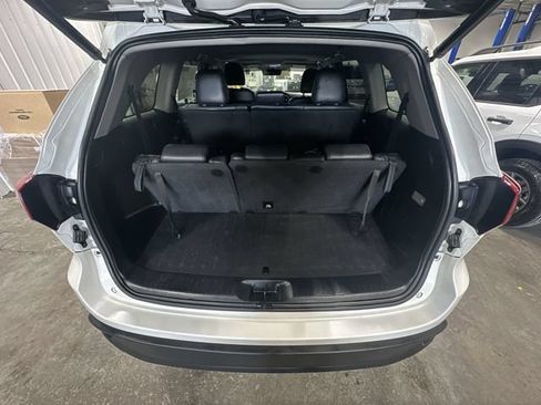 Used 2017 Toyota Highlander XLE AWD/4WD image 25