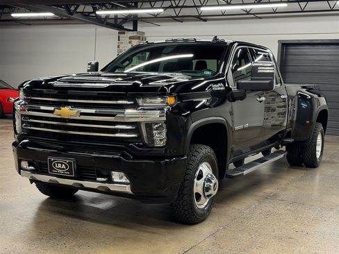 Used 2020 Chevrolet Silverado 3500 High Country w/ Technology Package AWD/4WD image 3