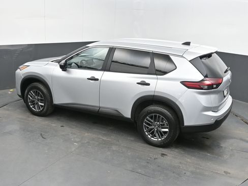 Used 2024 Nissan Rogue S image 36