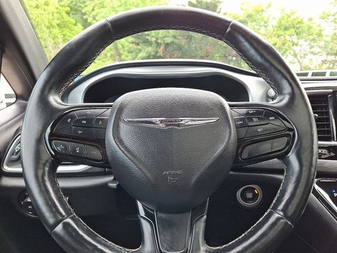 Certified 2018 Chrysler Pacifica Touring-L Plus FWD image 22