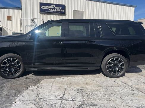 Used 2025 Chevrolet Suburban RST w/ Comfort Package image 5