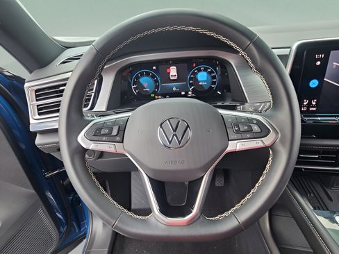 Used 2025 Volkswagen Atlas Cross Sport SE FWD image 23