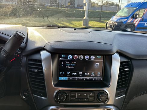 Used 2018 Chevrolet Suburban Premier image 27