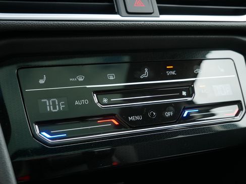 New 2025 Volkswagen Taos SE image 14