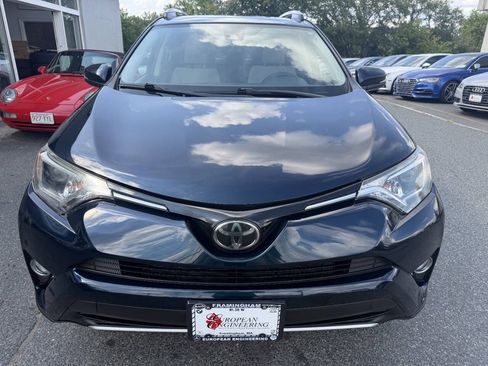 Used 2018 Toyota RAV4 XLE AWD/4WD image 2