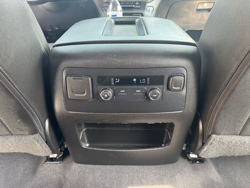 Used 2019 Chevrolet Suburban LT AWD/4WD image 25