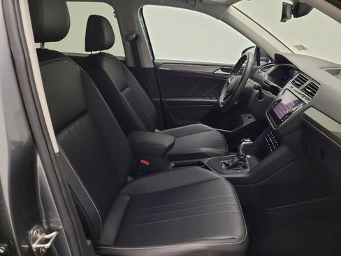 Used 2022 Volkswagen Tiguan SE image 21