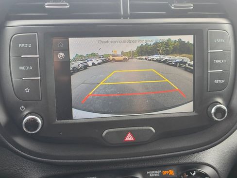 Used 2025 Kia Soul LX w/ LX Technology Package FWD image 23