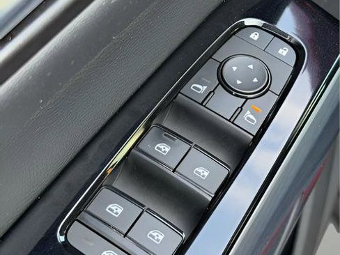 Used 2022 Nissan Pathfinder SL w/ SL Premium Package image 14