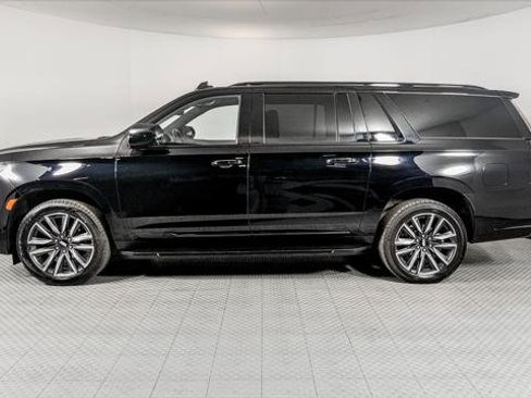 Used 2023 Cadillac Escalade ESV Sport AWD/4WD image 3