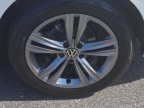 Certified 2023 Volkswagen Jetta SE FWD image 34