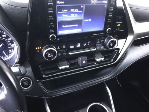 Used 2021 Toyota Highlander XLE image 15