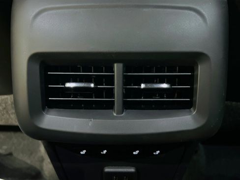 Used 2021 Chevrolet Equinox Premier AWD/4WD image 17