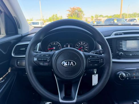 Used 2017 Kia Sorento LX FWD image 18