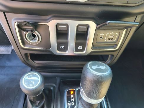 Used 2021 Jeep Wrangler Sport S image 19