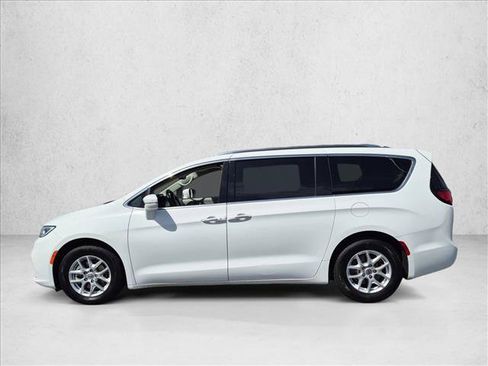Used 2021 Chrysler Pacifica Touring-L FWD image 8