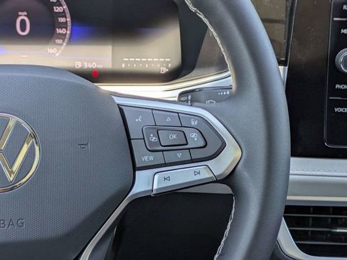 New 2026 Volkswagen Taos SE FWD image 28