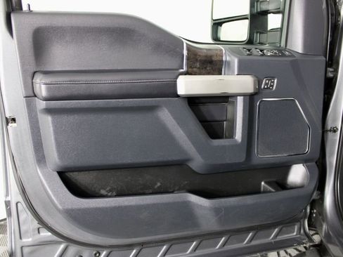 Used 2022 Ford F350 Lariat w/ Chrome Package image 19