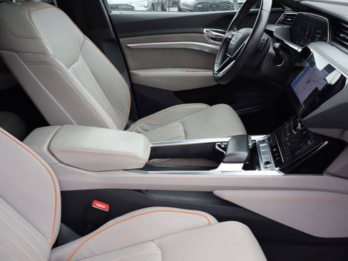 Used 2024 Audi Q8 e-tron Prestige w/ Prestige Package image 13