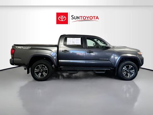Used 2019 Toyota Tacoma TRD Sport image 2