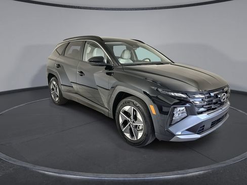 Certified 2025 Hyundai Tucson SEL FWD image 2