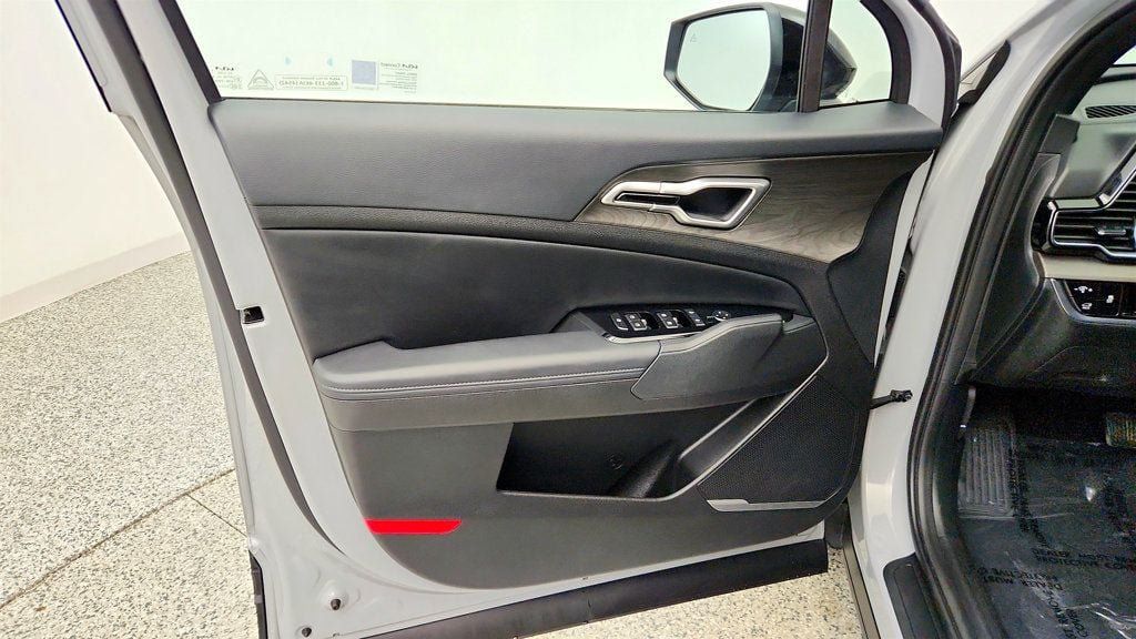 Used 2025 Kia Sportage X-Line w/ Premium Package AWD/4WD image 11