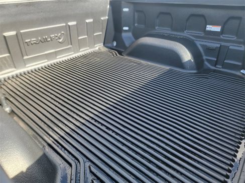 Used 2024 GMC Sierra 1500 SLE image 19