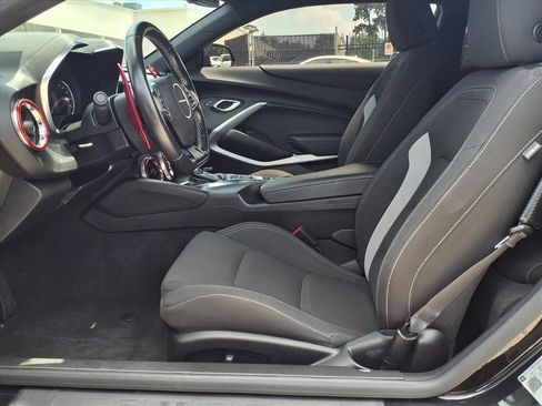 Used 2020 Chevrolet Camaro LT w/ Technology Package RWD image 13
