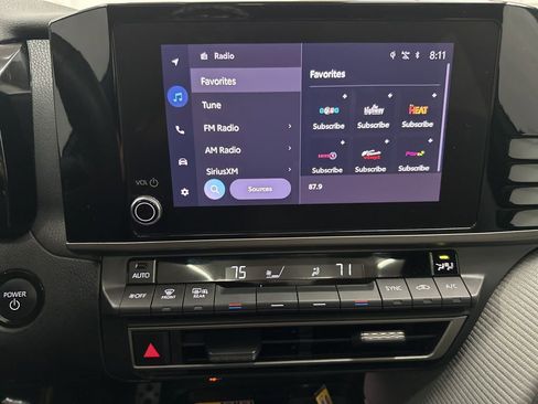 Used 2025 Toyota Camry SE w/ Convenience Package image 13