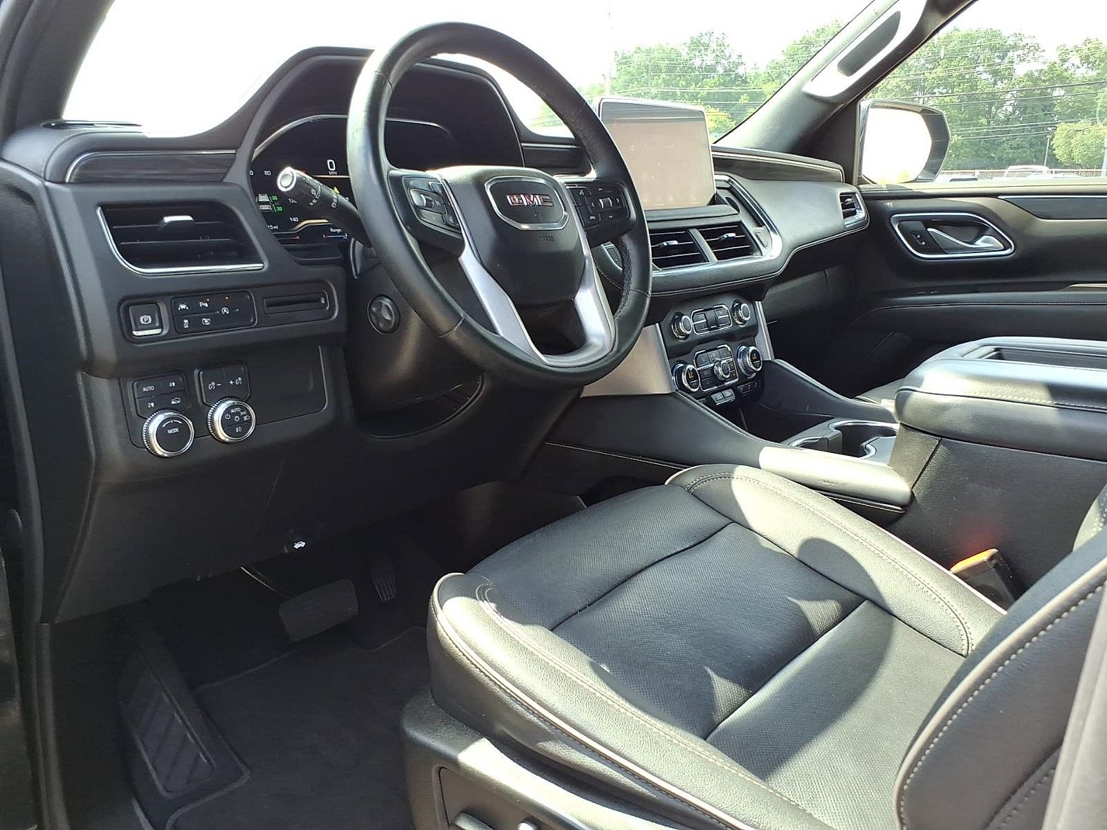 Certified 2023 GMC Yukon XL SLT w/ SLT Premium Package AWD/4WD image 14