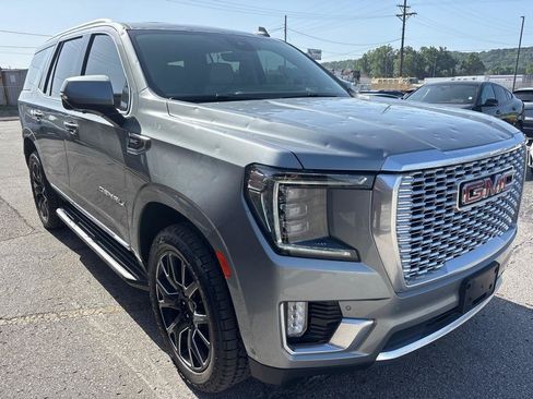 Used 2024 GMC Yukon Denali w/ Advanced Technology Package AWD/4WD image 5