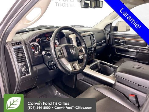 Used 2016 RAM 1500 Laramie w/ Convenience Group AWD/4WD image 3