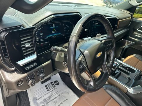 Used 2024 Chevrolet Silverado 1500 High Country AWD/4WD image 17
