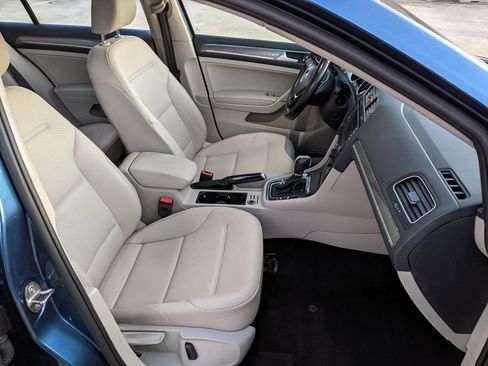 Used 2017 Volkswagen Golf Alltrack image 22