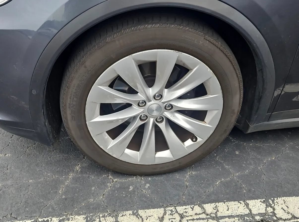 Used 2018 Tesla Model X 100D AWD/4WD image 2