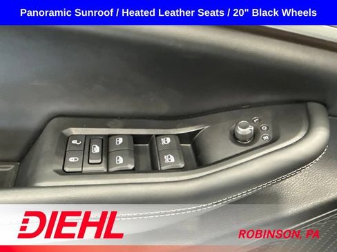 Used 2023 Jeep Grand Cherokee Limited w/ Black Appearance Package AWD/4WD image 23